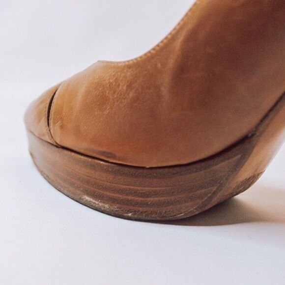 Stuart Weitzman Open Toe Crisscross Pumps in 10M - Picture 12 of 14